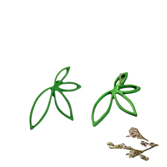 Green Maple Leaf Hollow Stud Earrings - Picture 3 of 6